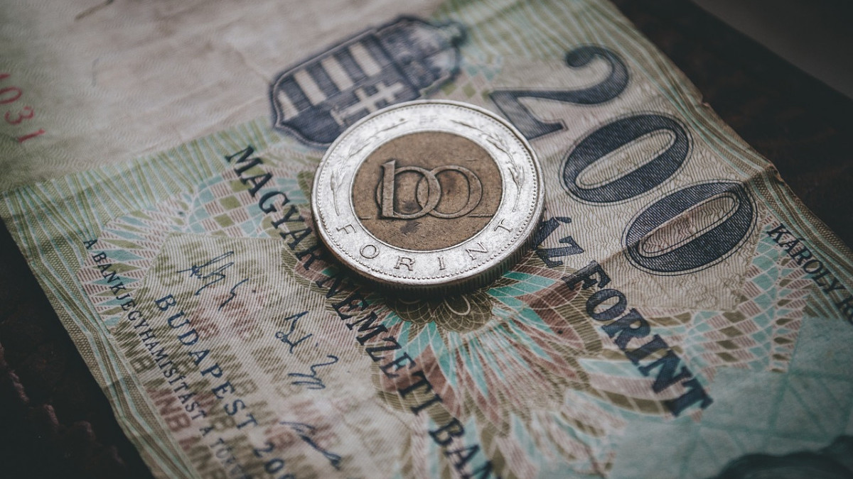 elképzelhetetlen határt tört át a forint estére