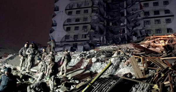 közel sincs vége a katasztrófának: még öt hat erősebb földrengésre lehet számítani a szeizmológus szerint