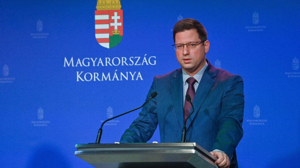 gulyás gergely: a kormányon nagy a nyomás, de nem változtat a háborús álláspontján