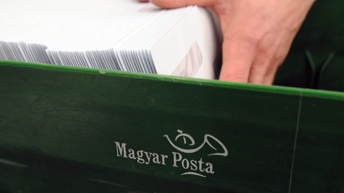 leépítés a magyar postánál, 1200 embert küldenek el