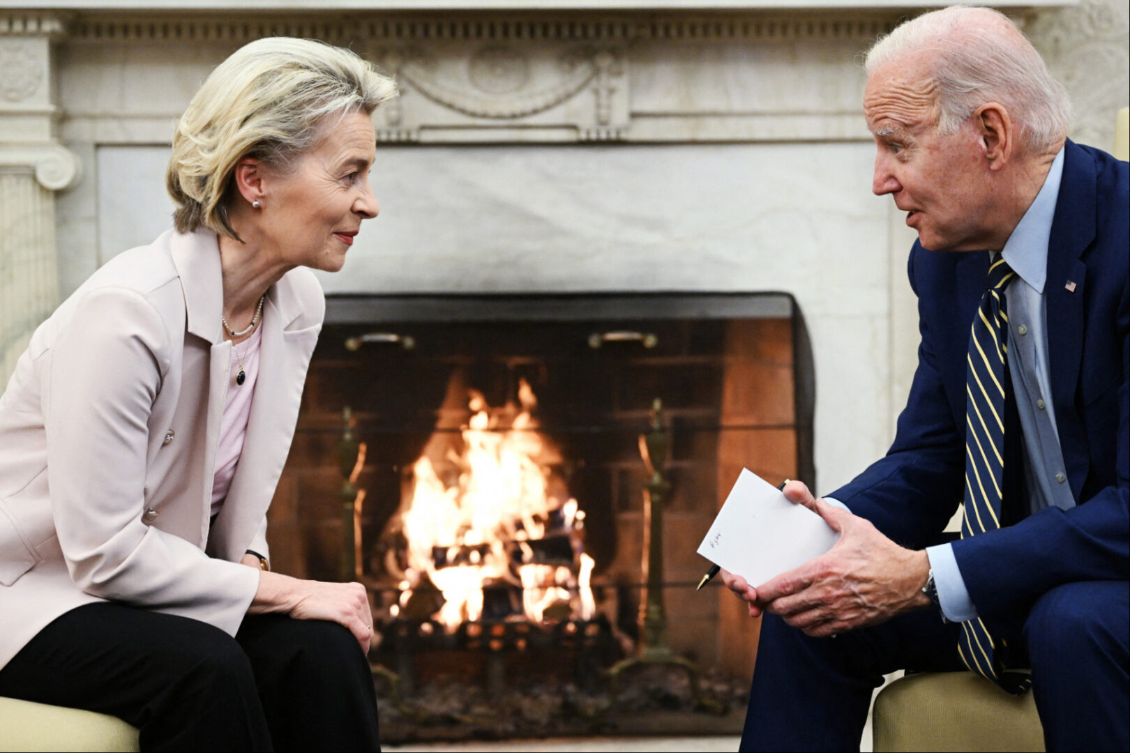 megállapodott az európai unió és az egyesült Államok közös büntetőintézkedéseket jelentett be joe biden és ursula von der leyen