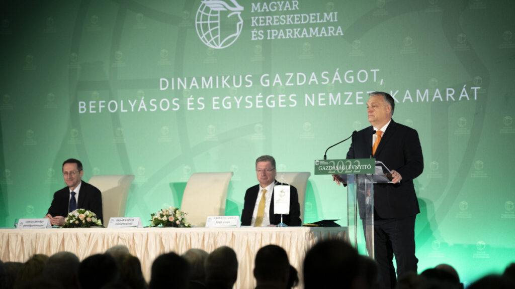 orbán viktor: a kormány fókusza a gazdaságon van