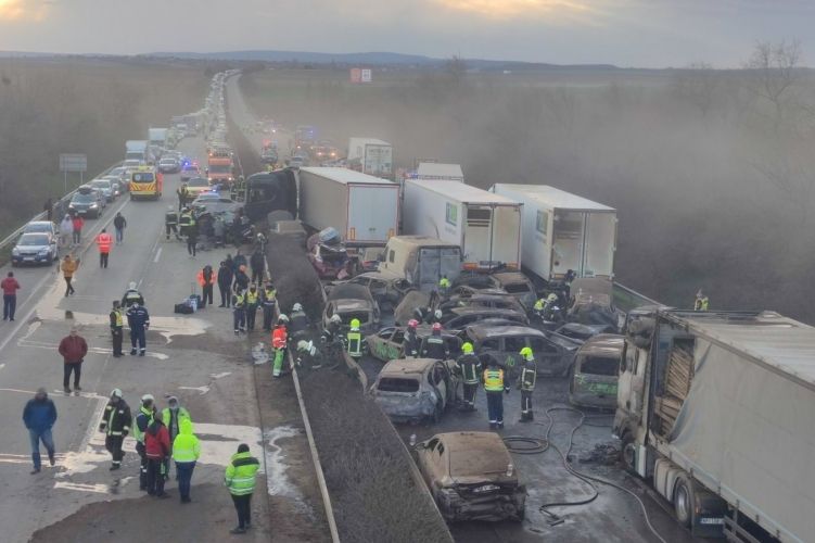 tömegbaleset az m1 esen: egy 44 éves férfi halt meg