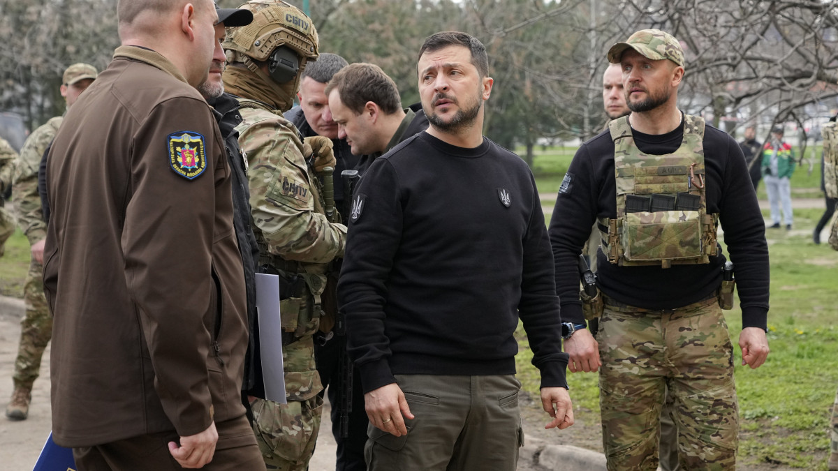 volodimir zelenszkij frissen bombázott lakóházakról tett közzé videót