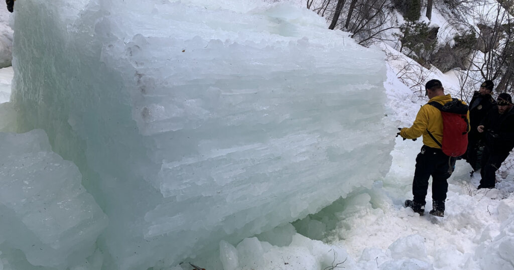 hatalmas jégtömb zuhant a társa életét megmentő hegymászóra