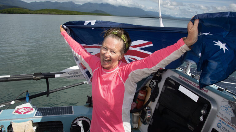 hurrikánok, cápák és 14 ezer kilométer: egy ausztrál nő átevezte a csendes óceánt