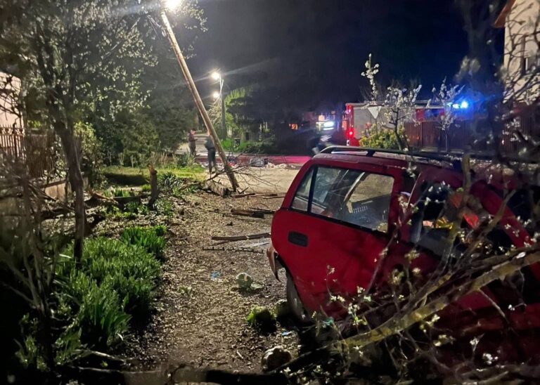 Őrült baleset a csendes pest megyei településen: rommá tört minden, de a legdurvább az egészet megelőző pár perc története – fotók
